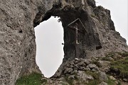 23 L'arco nella roccia della Porta di Prada (1670 m)